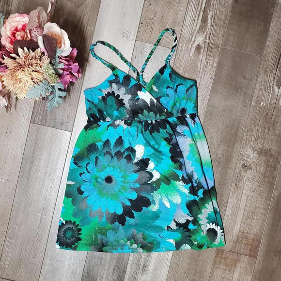 Mudd Cottony Twisted Strap Floral Tank Top Juniors Size Small Green Blue Black - Picture 12 of 14